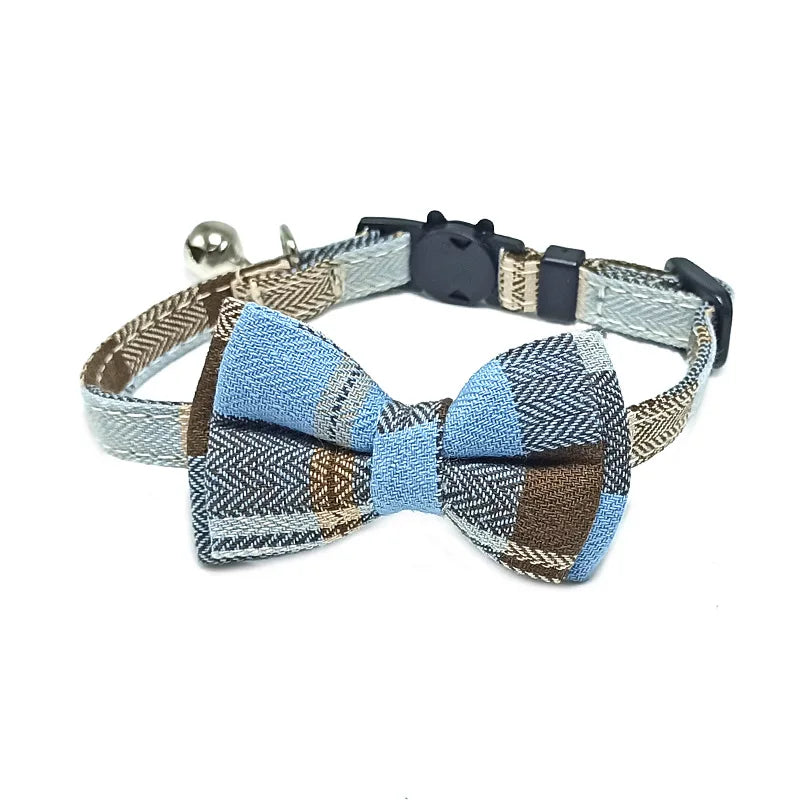 Collier à nœud papillon avec clochette pour chat