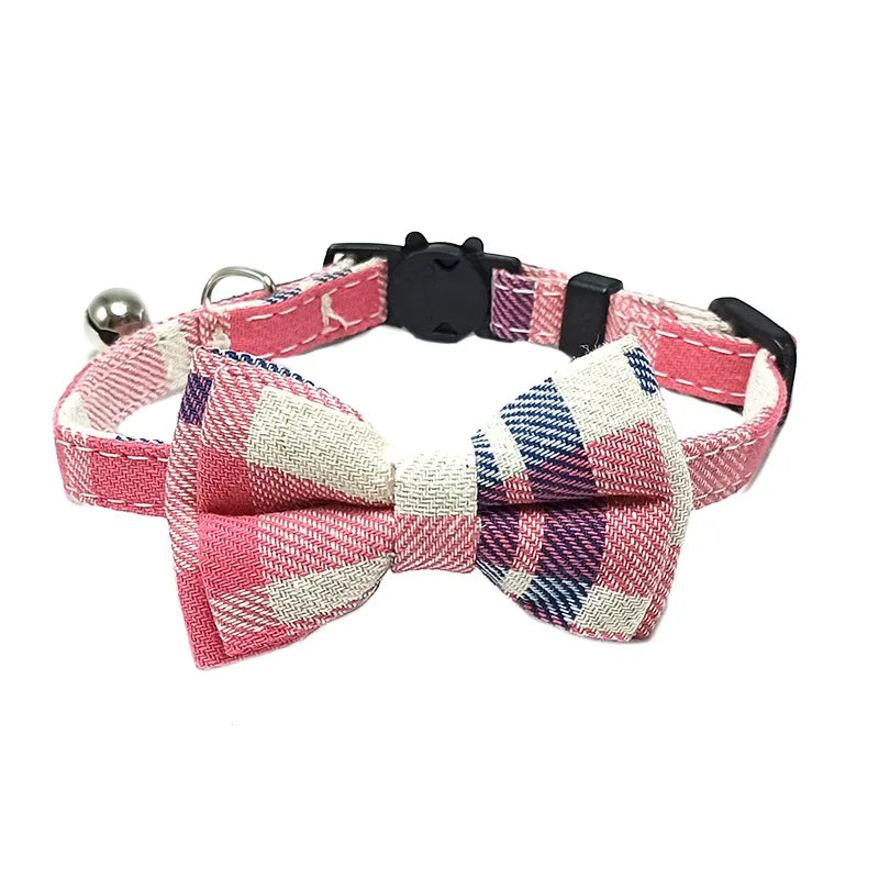 Collier à nœud papillon avec clochette pour chat