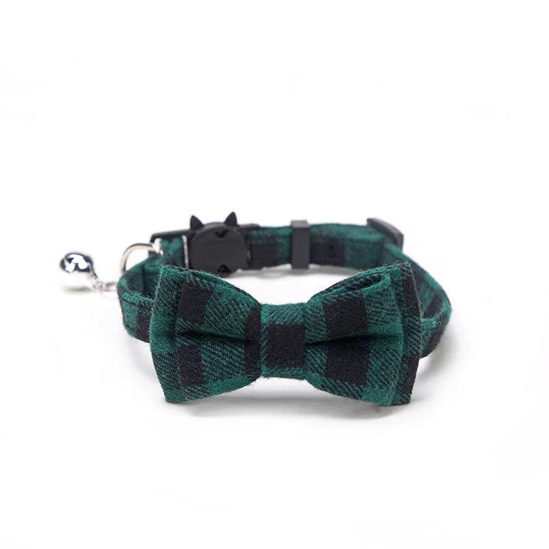 Collier à nœud papillon avec clochette pour chat
