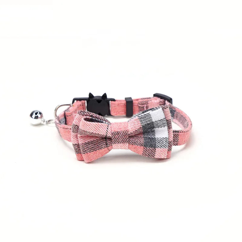 Collier à nœud papillon avec clochette pour chat