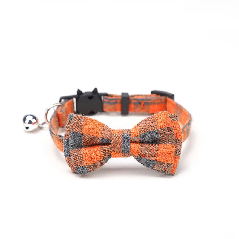 Collier à nœud papillon avec clochette pour chat