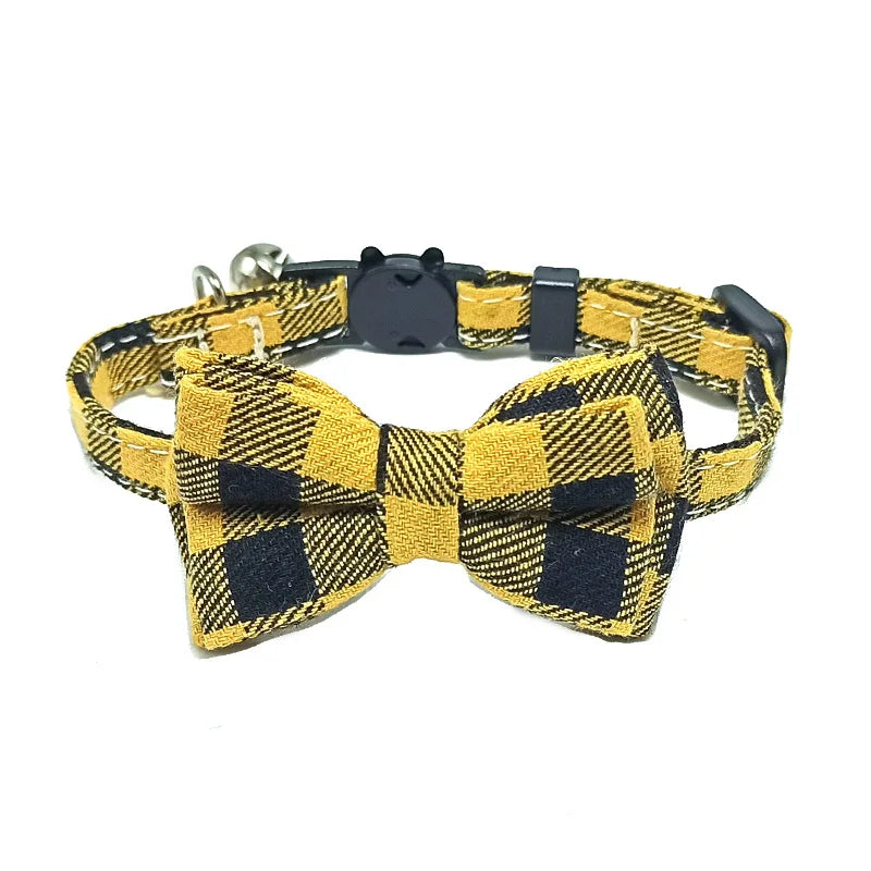 Collier à nœud papillon avec clochette pour chat