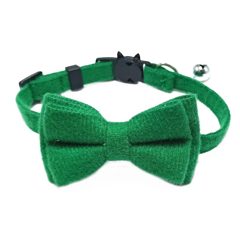 Collier à nœud papillon avec clochette pour chat