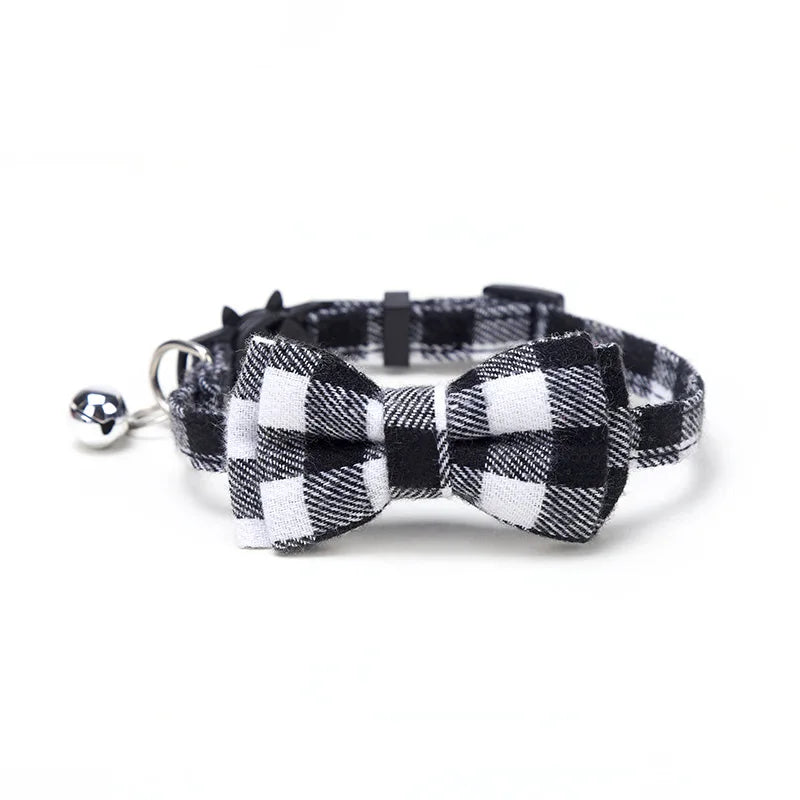 Collier à nœud papillon avec clochette pour chat