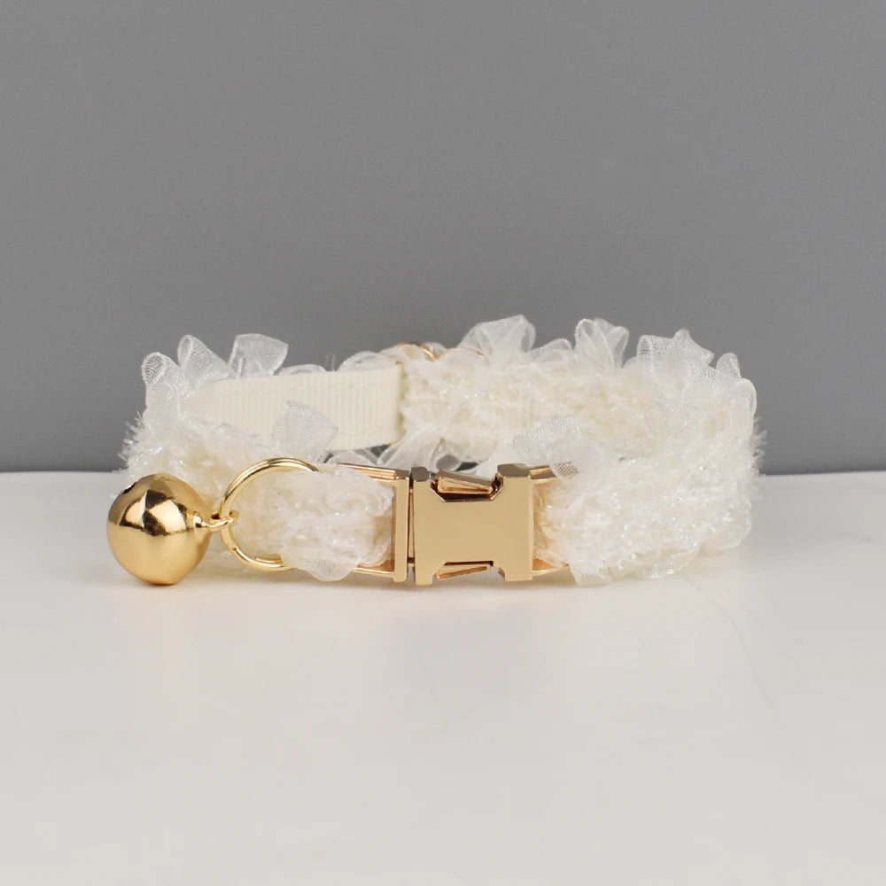 collier de chat en dentelle