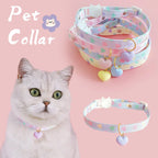 Collier pour animaux aux couleurs pastel avec motifs de cœurs sur fond rose, représentant un chat portant le collier.

