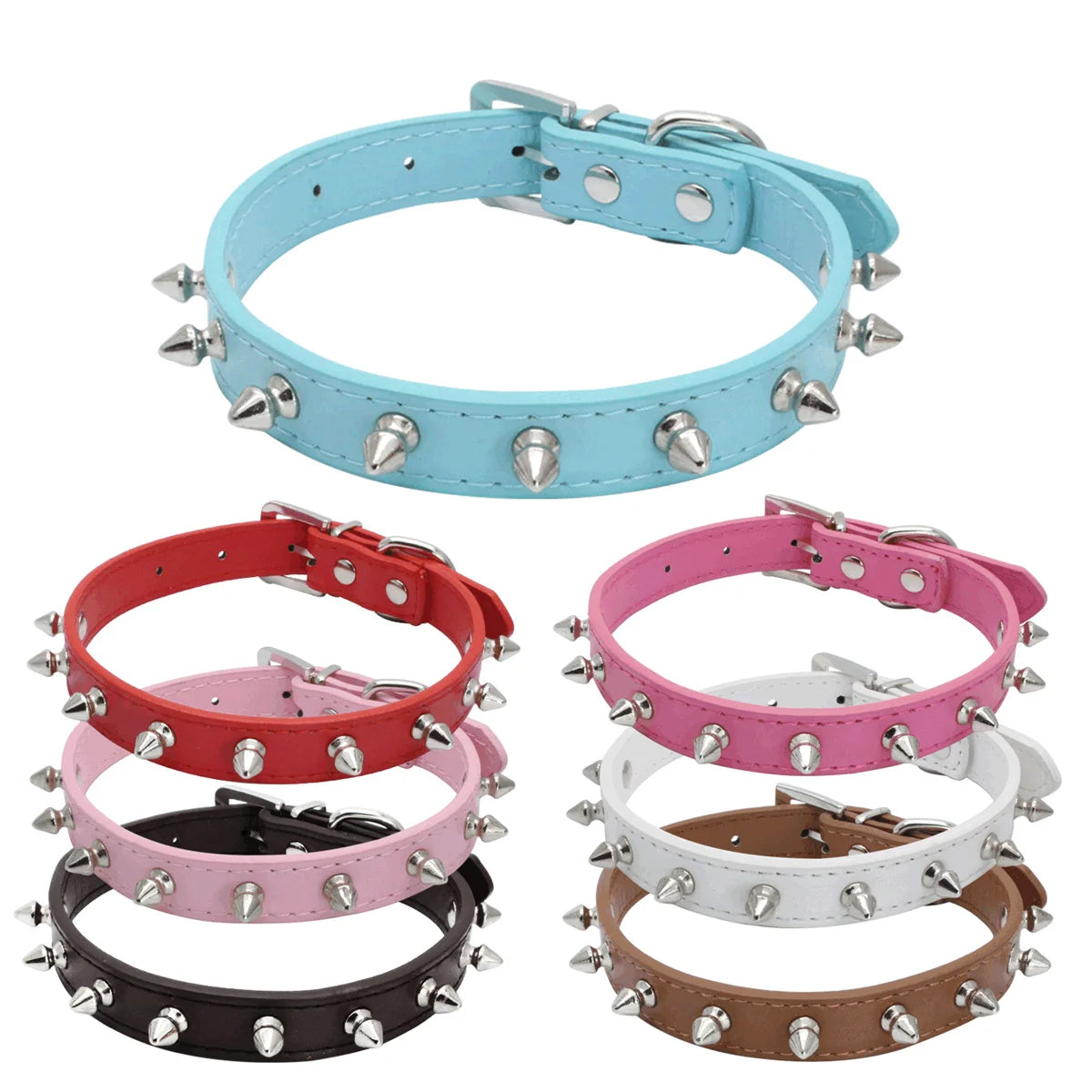 Ensemble de colliers colorés en cuir avec des pointes sur fond blanc

