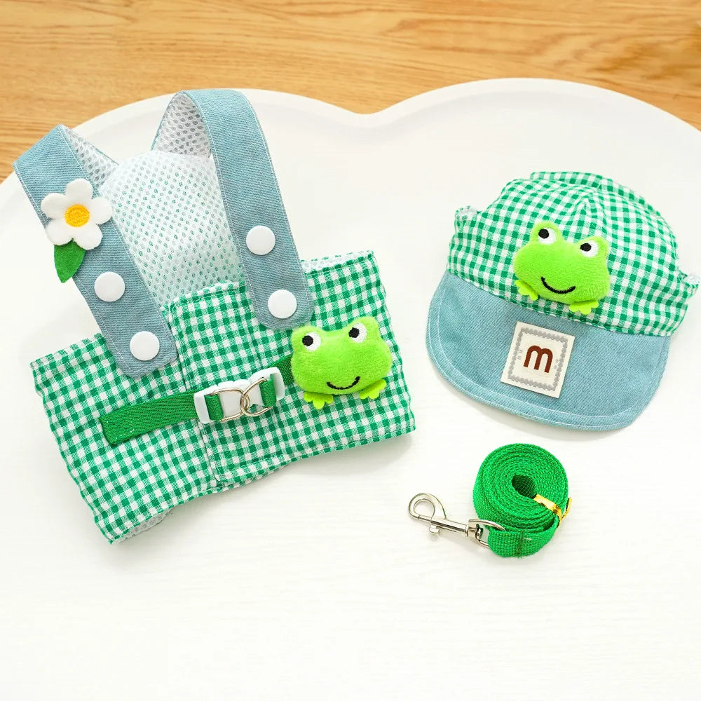 Ensemble d’accessoires pour enfants avec un motif à carreaux vert et bleu sur fond blanc

