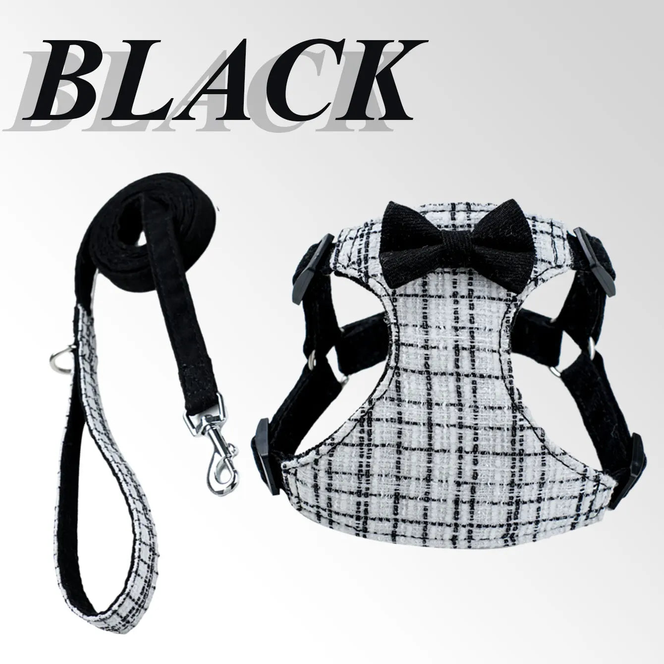 Harnais et laisse pour chien avec motif à carreaux et accents noirs sur fond blanc
